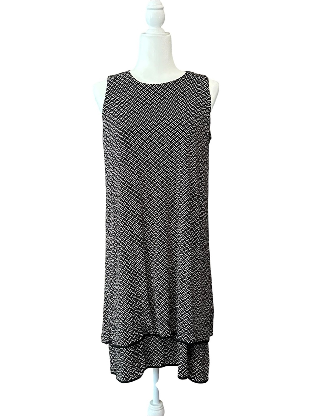 J Jill Wearever Sleeveless Black White Geometric Pattern Tiered Swing Dress SZ M